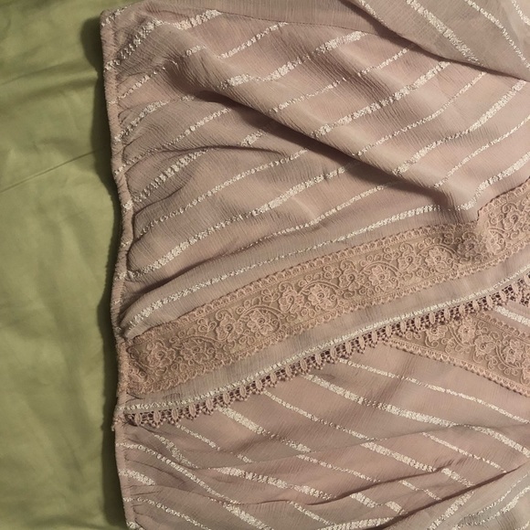 Francesca’s pink lace blouse - Picture 3 of 3